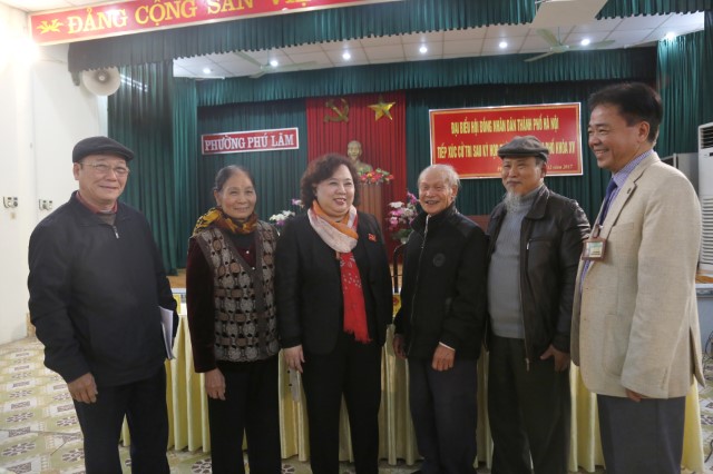 Chủ tịch HĐND thành phố Nguyễn Thị Bích Ngọc tiếp xúc cử tri tại quận Hà Đông